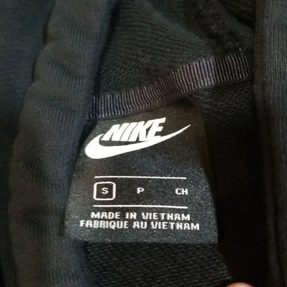 Nike swoosh black
